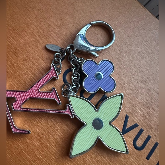 Louis Vuitton bijoux Fleur Charm - Picture 3 of 4